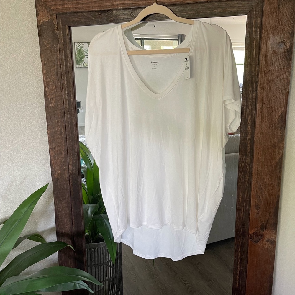 Relaxed V neck London tee